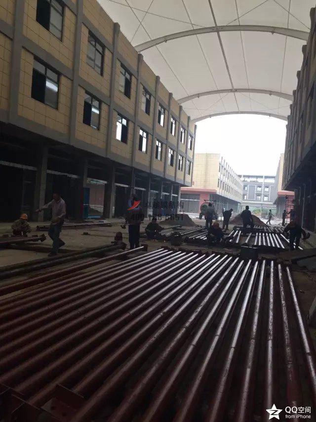 運(yùn)城商業(yè)街膜結(jié)構(gòu)遮陽棚【沃爾奧商場】施工案例 　　