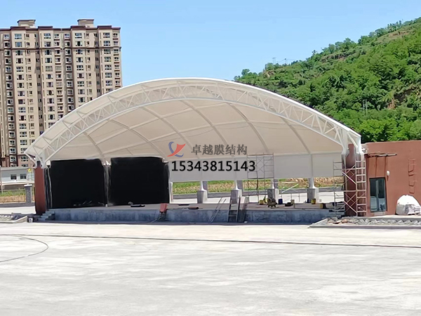 舞臺(tái)建筑采用膜結(jié)構(gòu)的原因？